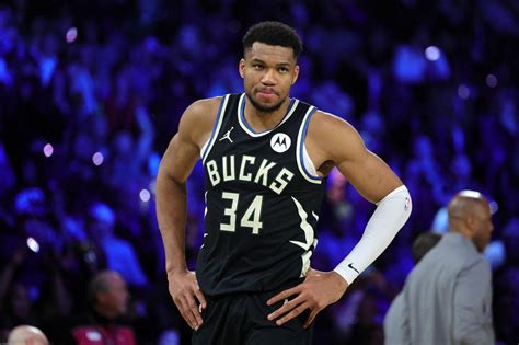giannis antetokounmpo abs|NBA: Giannis Antetokounmpo stars as the Bucks beat the Lakers.